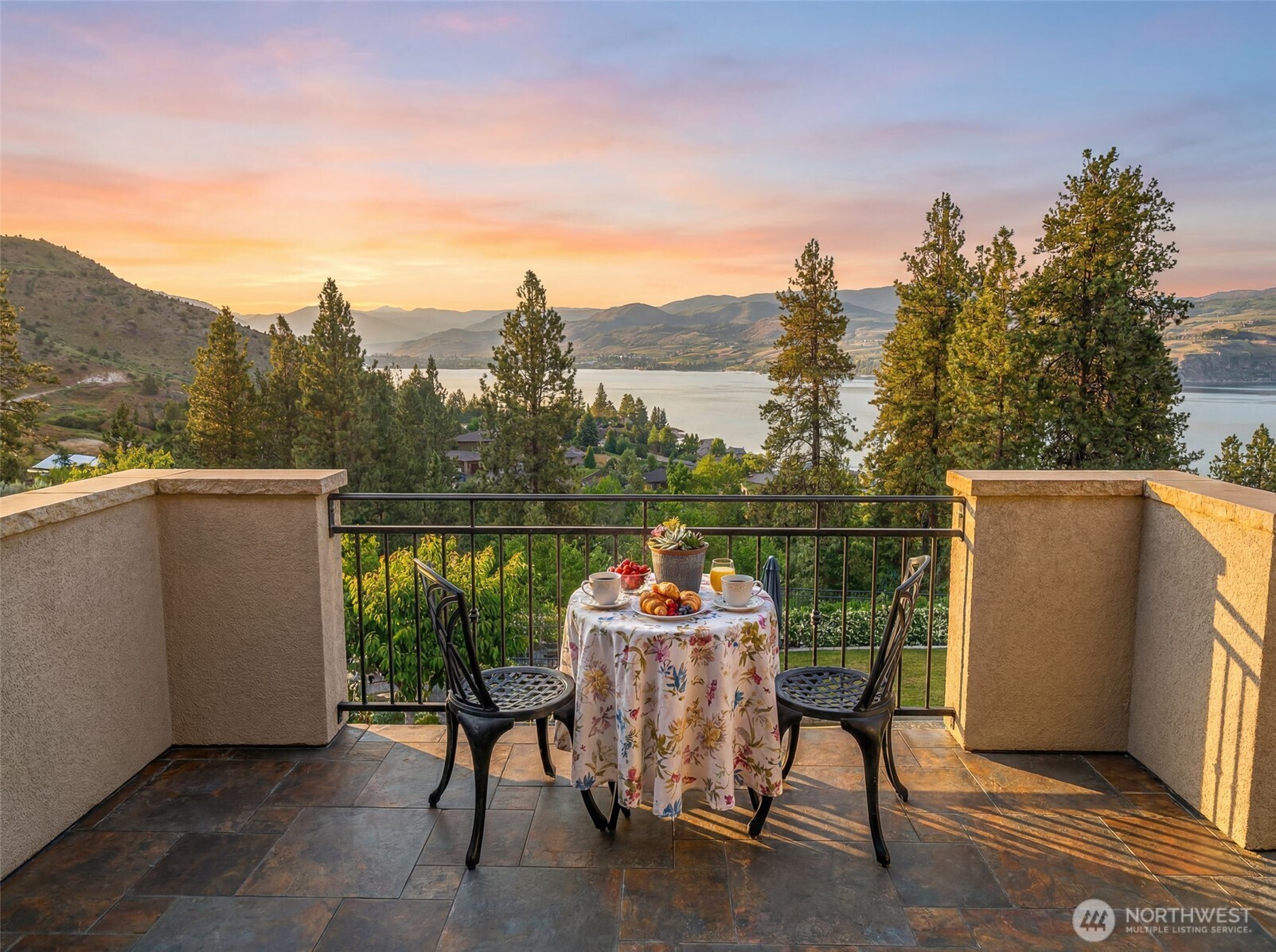Chelan, Washington, 98816, United States, 3 Bedrooms Bedrooms, ,5 BathroomsBathrooms,Residential,Active,2051943