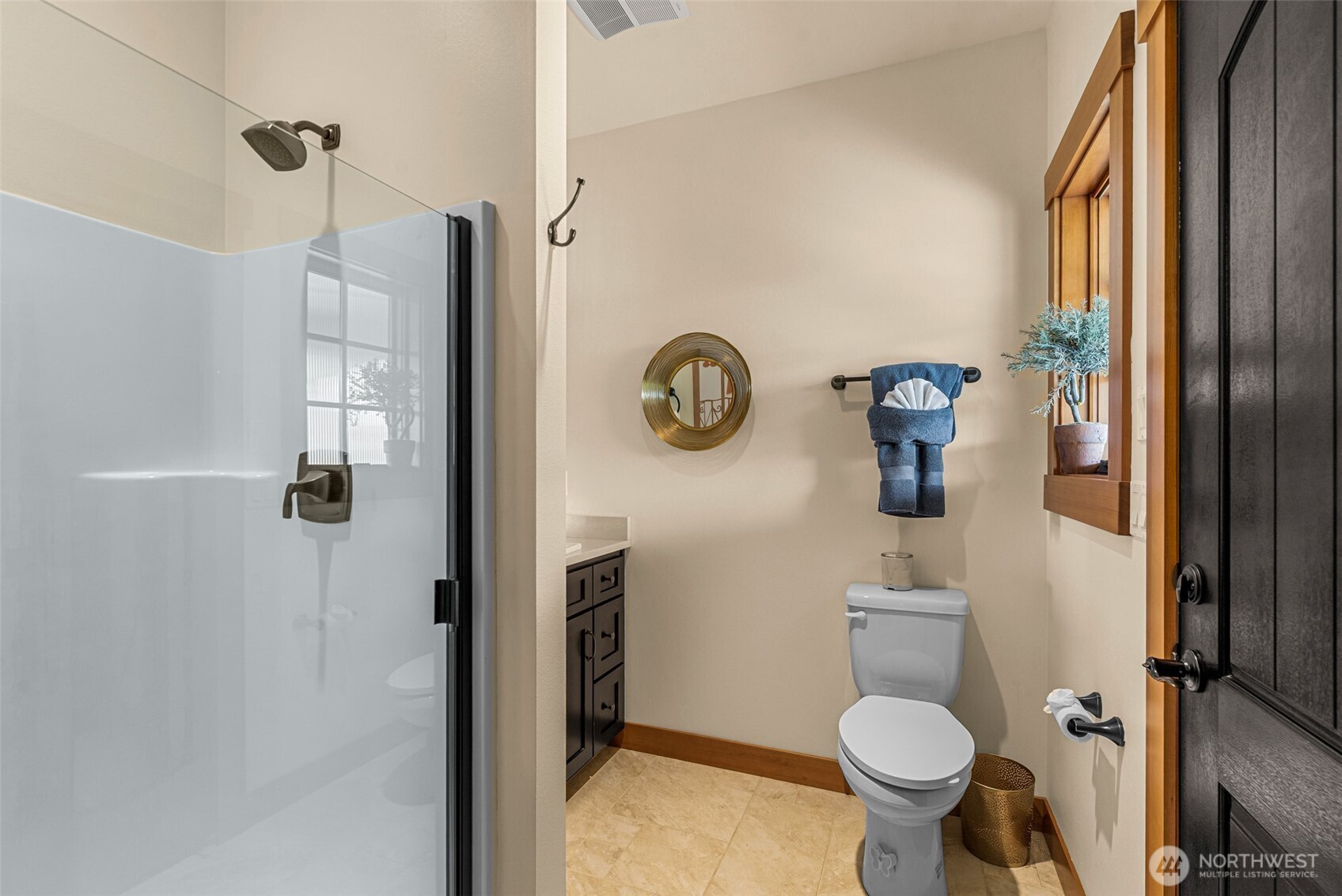 Chelan, Washington, 98816, United States, 3 Bedrooms Bedrooms, ,5 BathroomsBathrooms,Residential,Active,2051943