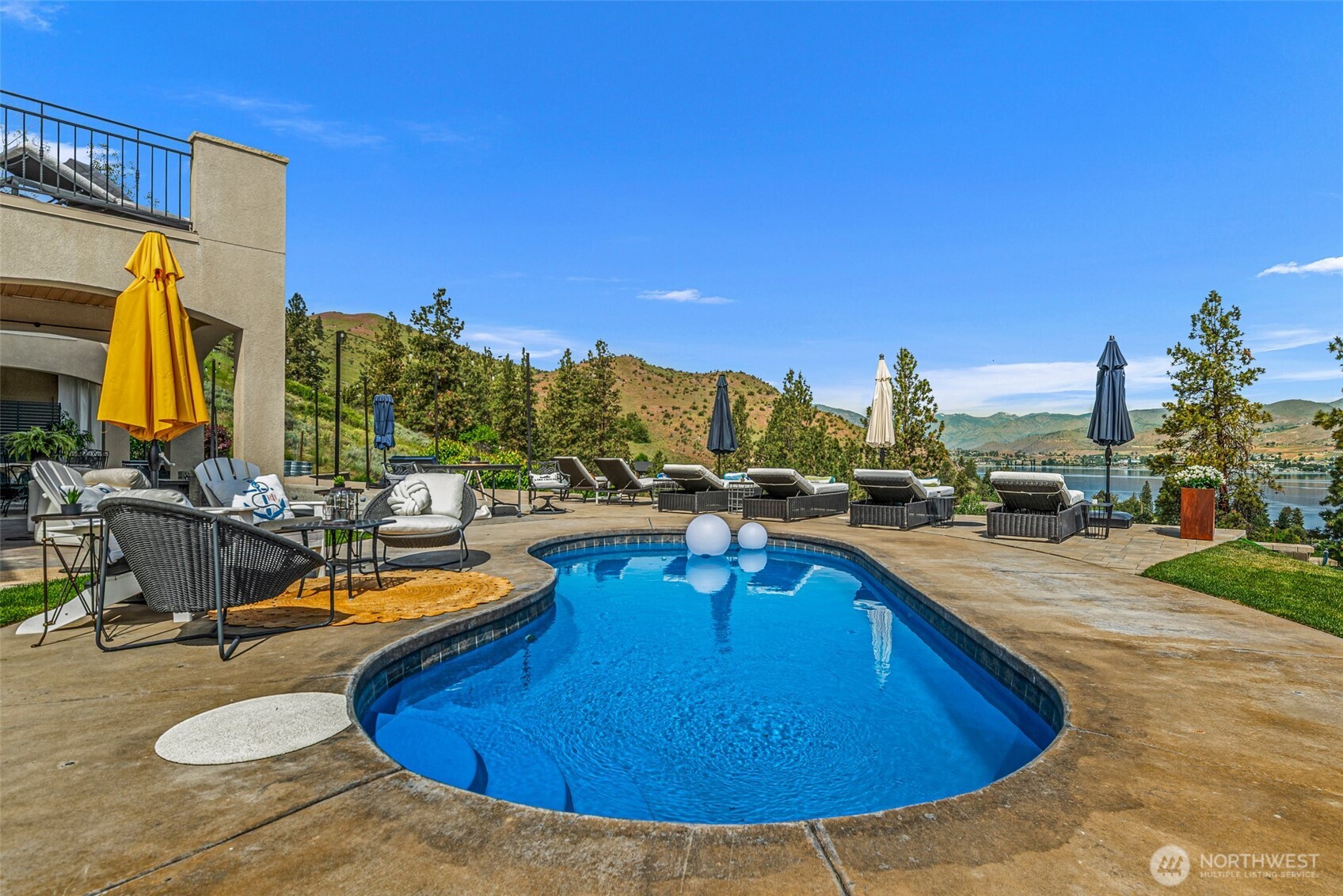 Chelan, Washington, 98816, United States, 3 Bedrooms Bedrooms, ,5 BathroomsBathrooms,Residential,Active,2051943