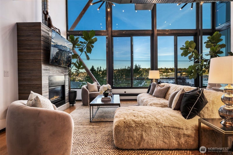 1707 Dexter Avenue N B