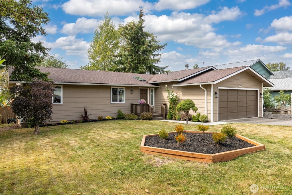 Photo of 2809 St Clair ST, Bellingham, WA 98226 (MLS # 2577697)