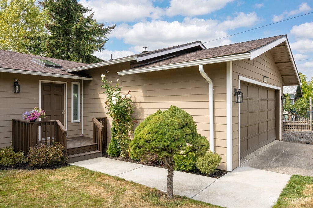 Photo of 2809 St Clair ST, Bellingham, WA 98226 (MLS # 2577697)