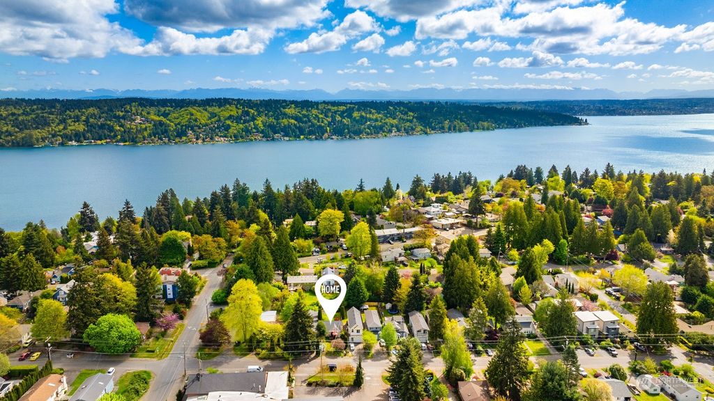 Photo of 12042 40th Avenue NE, Seattle, WA 98125 (MLS # 2226913)