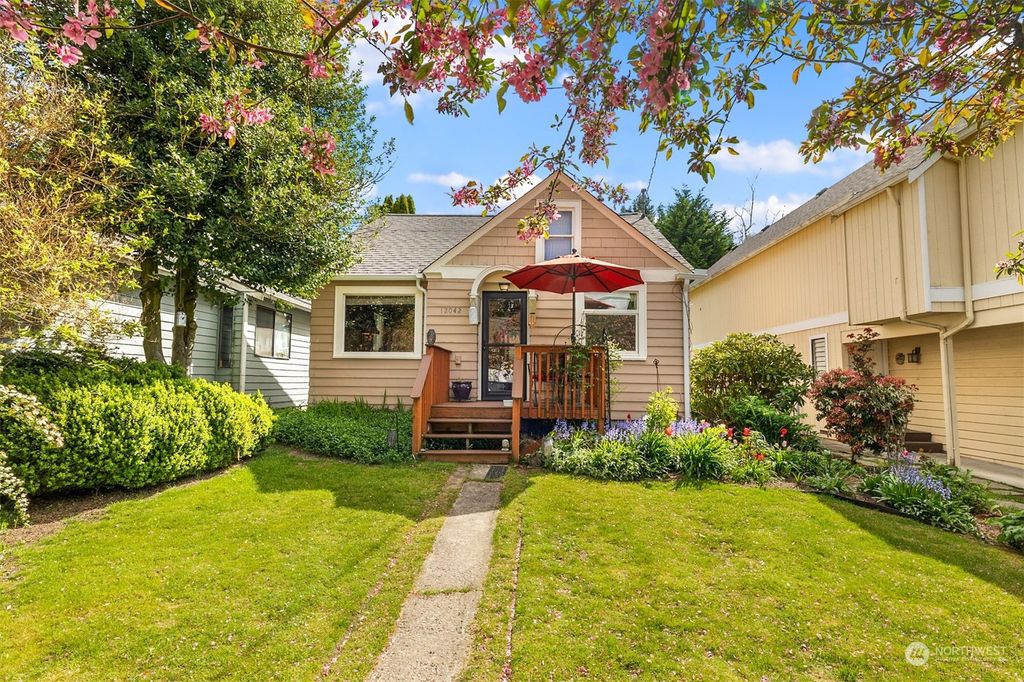 Photo of 12042 40th Avenue NE, Seattle, WA 98125 (MLS # 2226913)