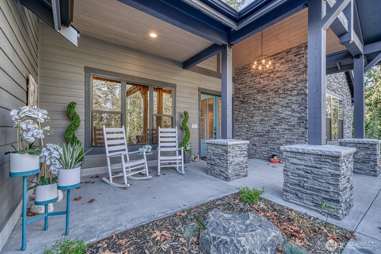7 Crescent Valley Drive NW
