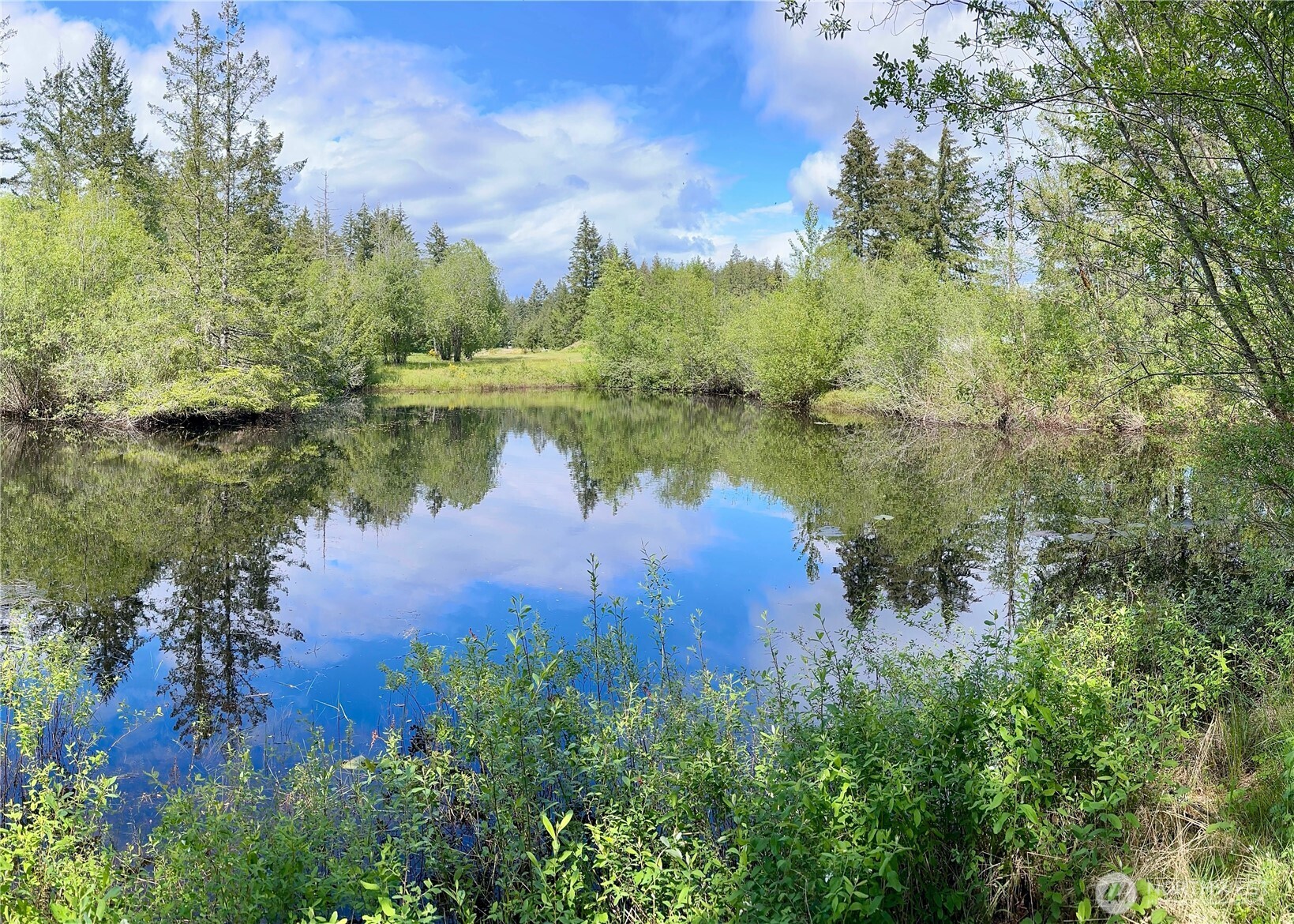 7 Crescent Valley Drive NW