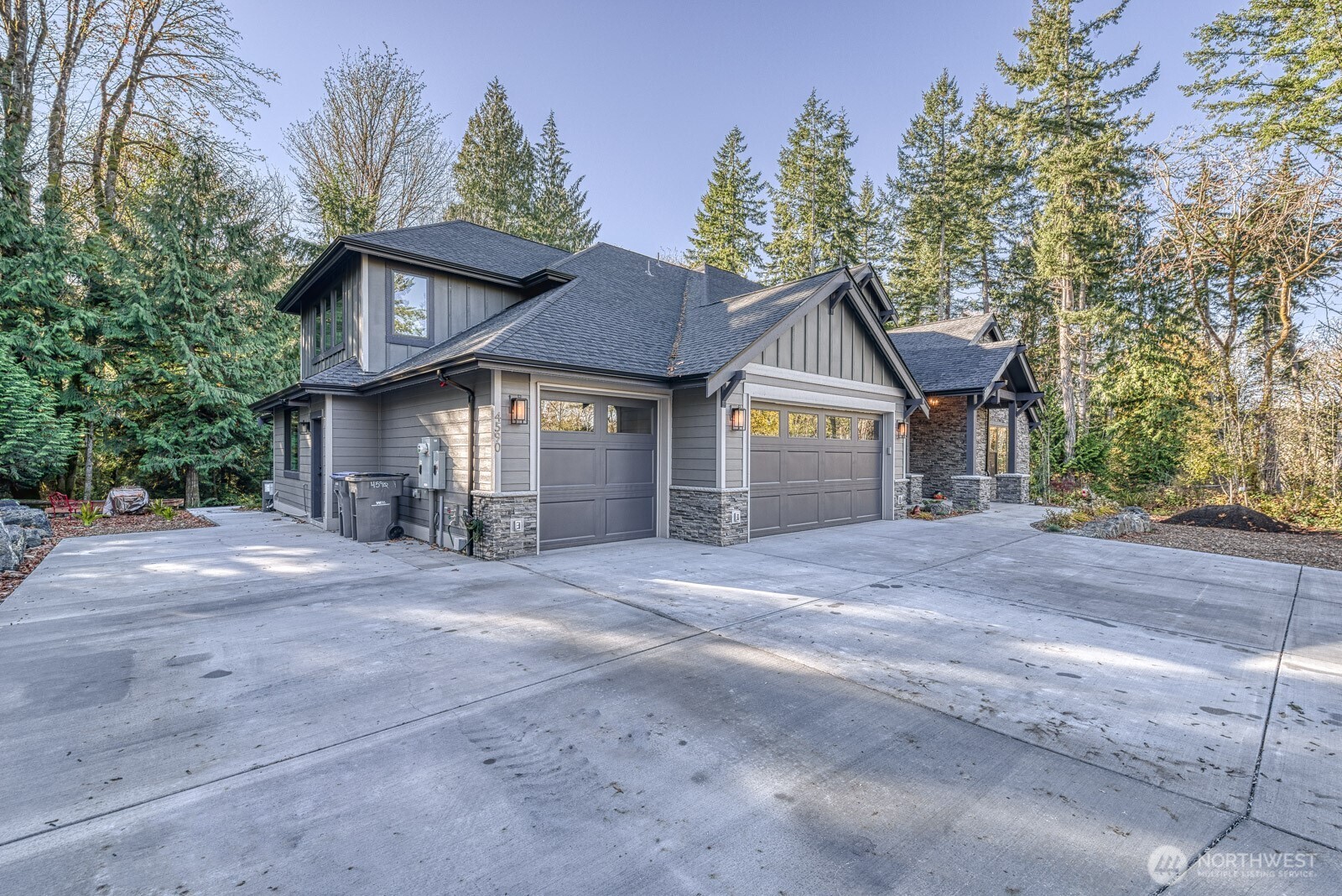 7 Crescent Valley Drive NW