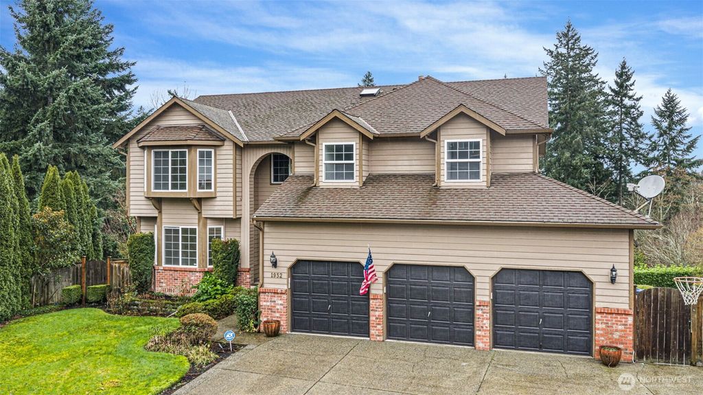 Photo of 1932 S 370th Court, Federal Way, WA 98003 (MLS # 2476111)