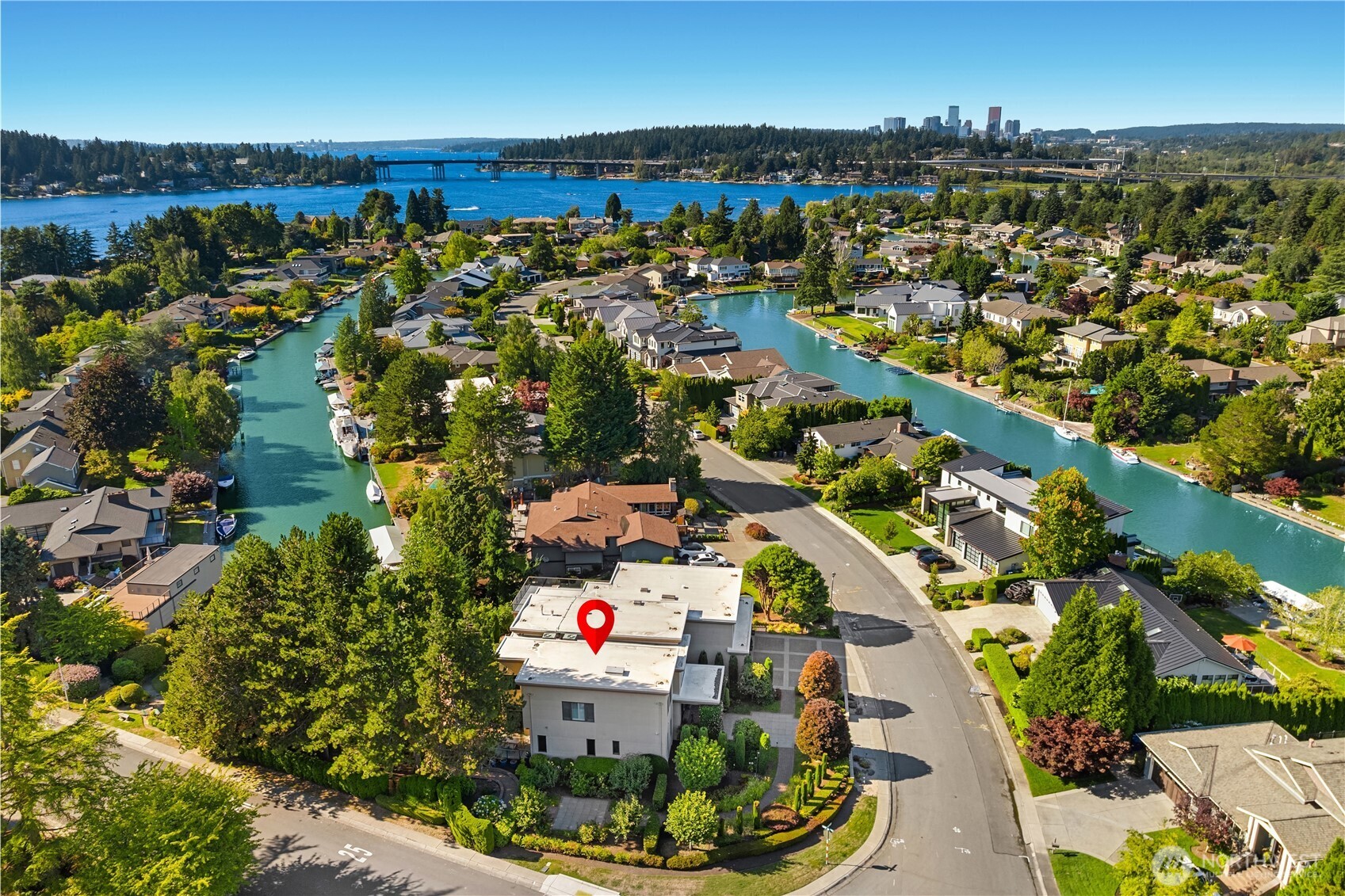 2 Crescent Key SE