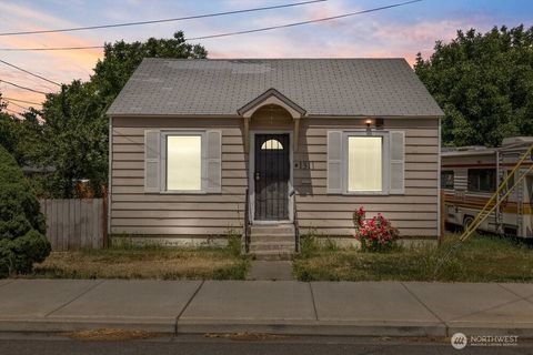 Photo of 1311 W Mead Avenue, Yakima, WA 98902 (MLS # 2527504)