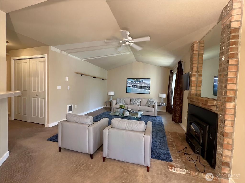 Photo of 11527 HWY99 #D 303, Everett, WA 98204 (MLS # 2527748)