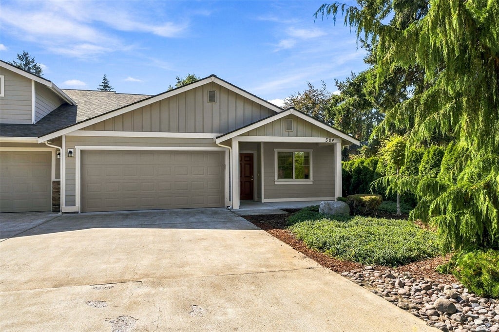 Photo of 304 154th St E ST, Tacoma, WA 98445 (MLS # 2597247)
