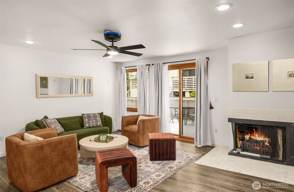 Photo of 1019 156th Avenue NE #B2, Bellevue, WA 98007 (MLS # 2525866)