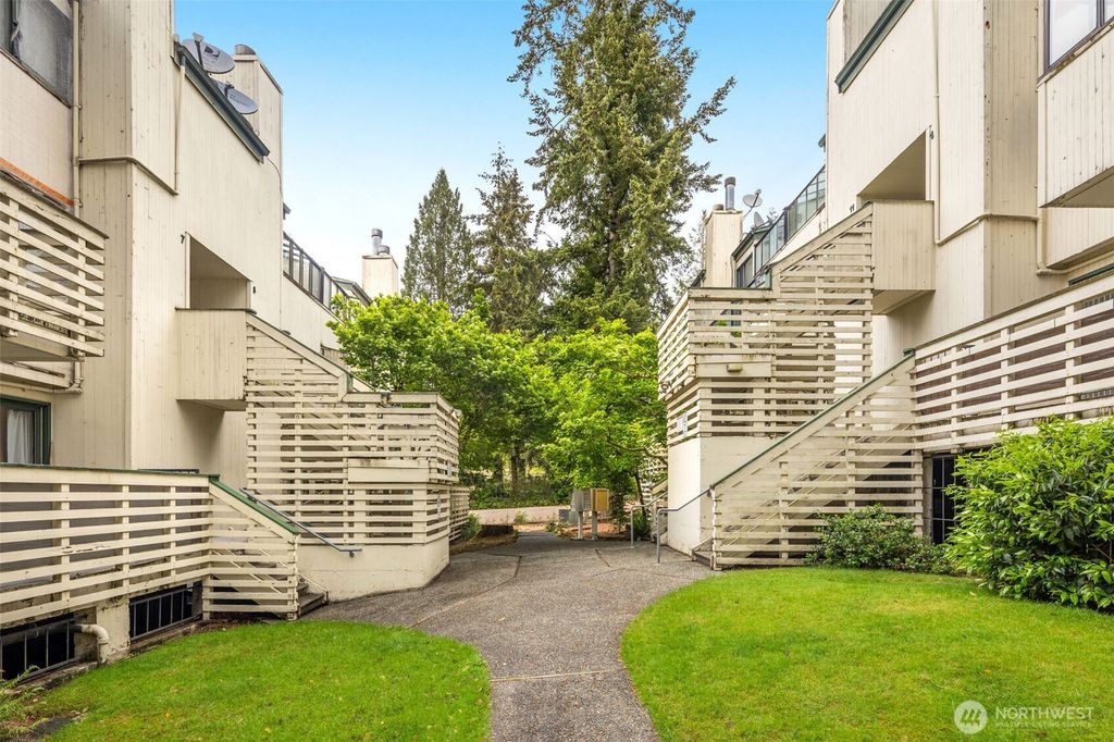 Photo of 1019 156th Avenue NE #B2, Bellevue, WA 98007 (MLS # 2525866)