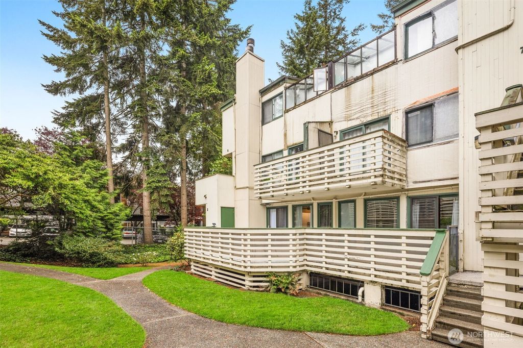 Photo of 1019 156th Avenue NE #B2, Bellevue, WA 98007 (MLS # 2525866)