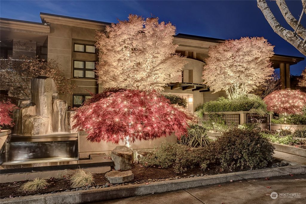 Photo of 925 Lake Street S #101, Kirkland, WA 98033 (MLS # 2045922)