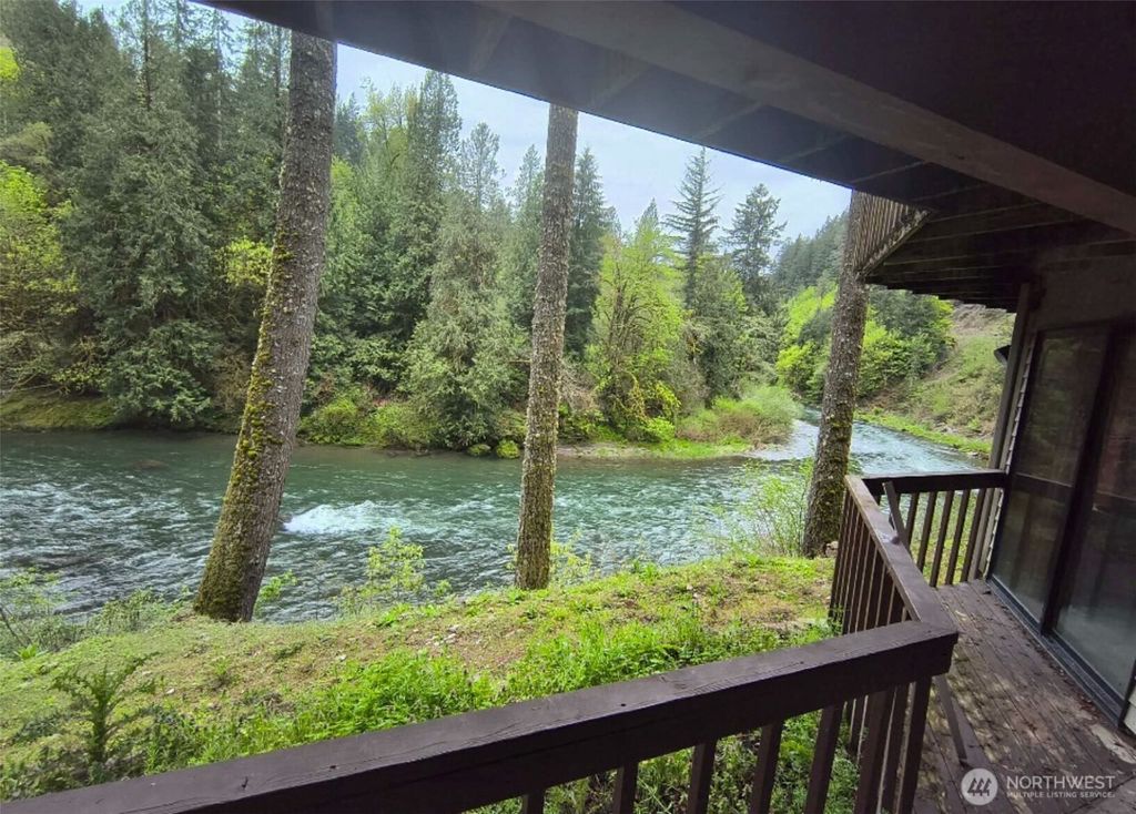 Photo of 2727 Kalama River Road, Kalama, WA 98625 (MLS # 2522912)