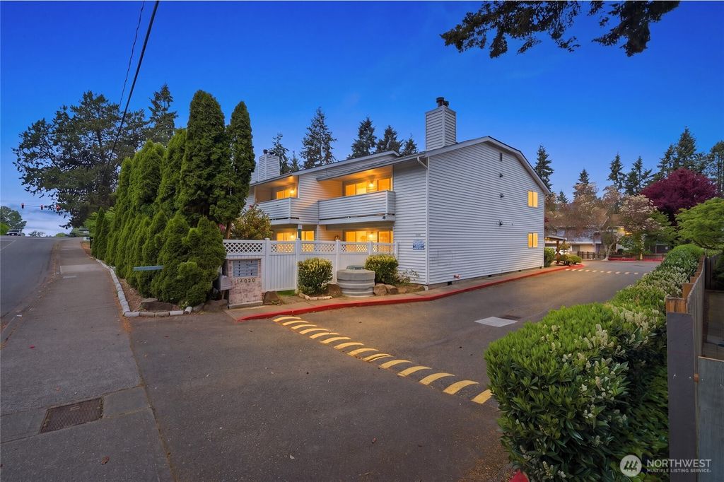Photo of 14020 SE 8th Street, Bellevue, WA 98007 (MLS # 2527294)