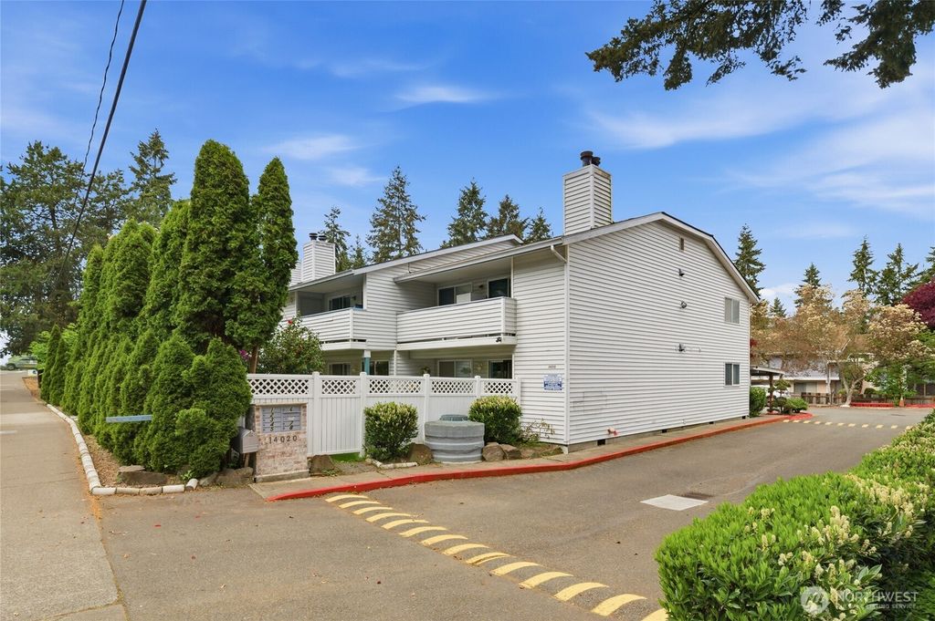 Photo of 14020 SE 8th Street, Bellevue, WA 98007 (MLS # 2527294)