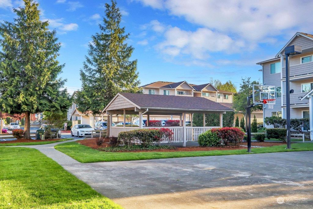 listing image 9362402404998597634