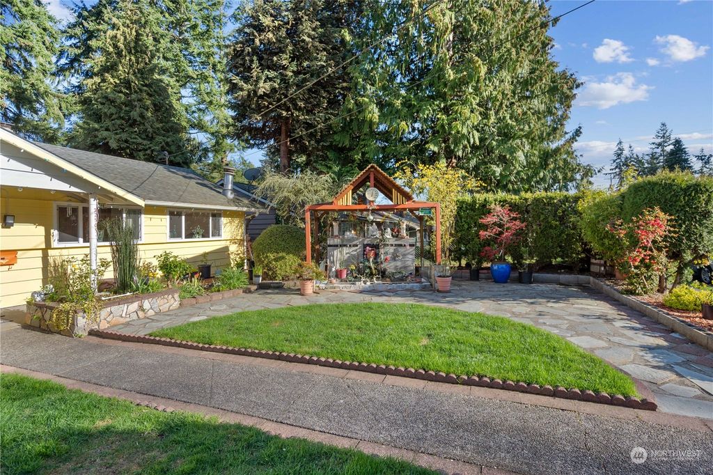 Photo of 22505 56th Avenue W, Mountlake Terrace, WA 98043 (MLS # 2059350)