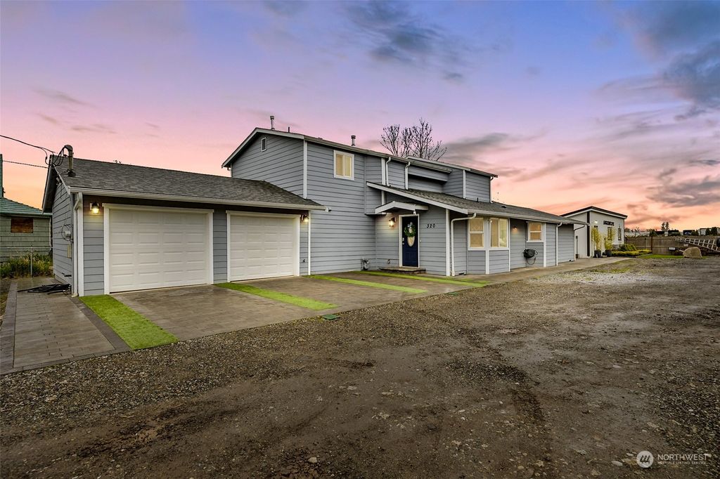 Photo of 320 4th Avenue S, Algona, WA 98001 (MLS # 2202530)