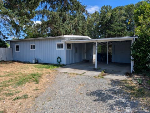Photo of 607 5th Street NE, Puyallup, WA 98372 (MLS # 2560699)