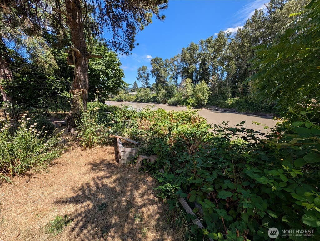 Photo of 607 5th Street NE, Puyallup, WA 98372 (MLS # 2560699)