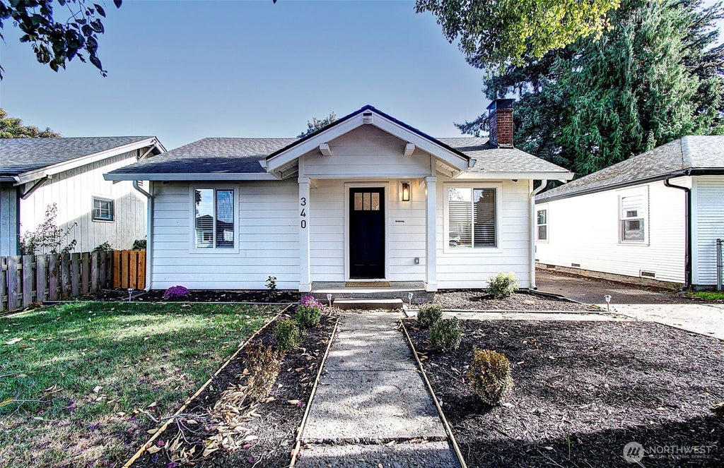 Photo of 340 20 Avenue, Longview, WA 98632 (MLS # 2589691)
