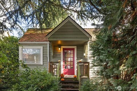 Photo of 10346 Interlake Avenue N, Seattle, WA 98133 (MLS # 2450933)