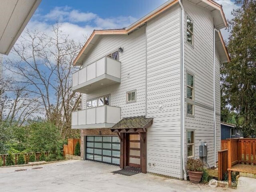 Photo of 13716 30 Avenue NE #B, Seattle, WA 98125 (MLS # 2429483)