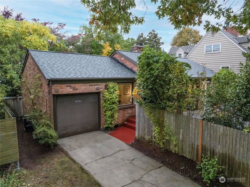 Photo of 6525 57th Avenue NE, Seattle, WA 98115 (MLS # 2166841)