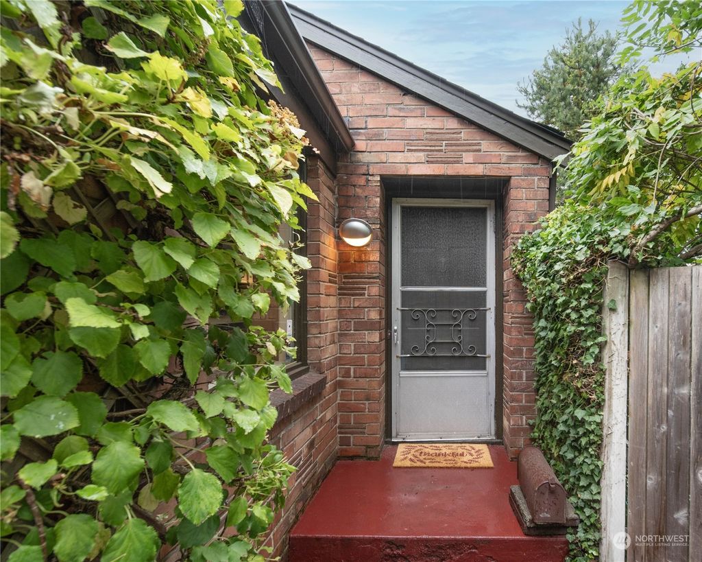Photo of 6525 57th Avenue NE, Seattle, WA 98115 (MLS # 2166841)