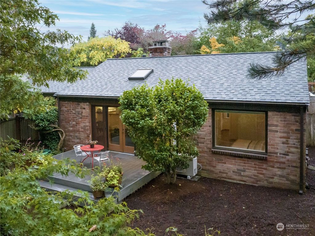 Photo of 6525 57th Avenue NE, Seattle, WA 98115 (MLS # 2166841)