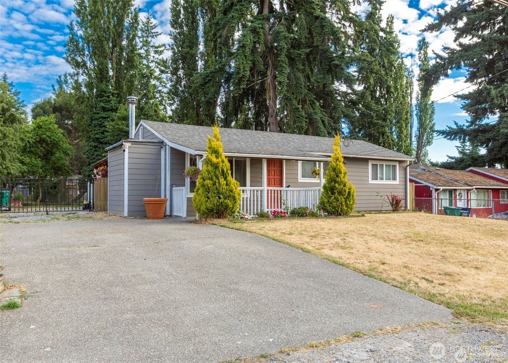 Photo of 827 SW 306th Street, Federal Way, WA 98023 (MLS # 2347747)