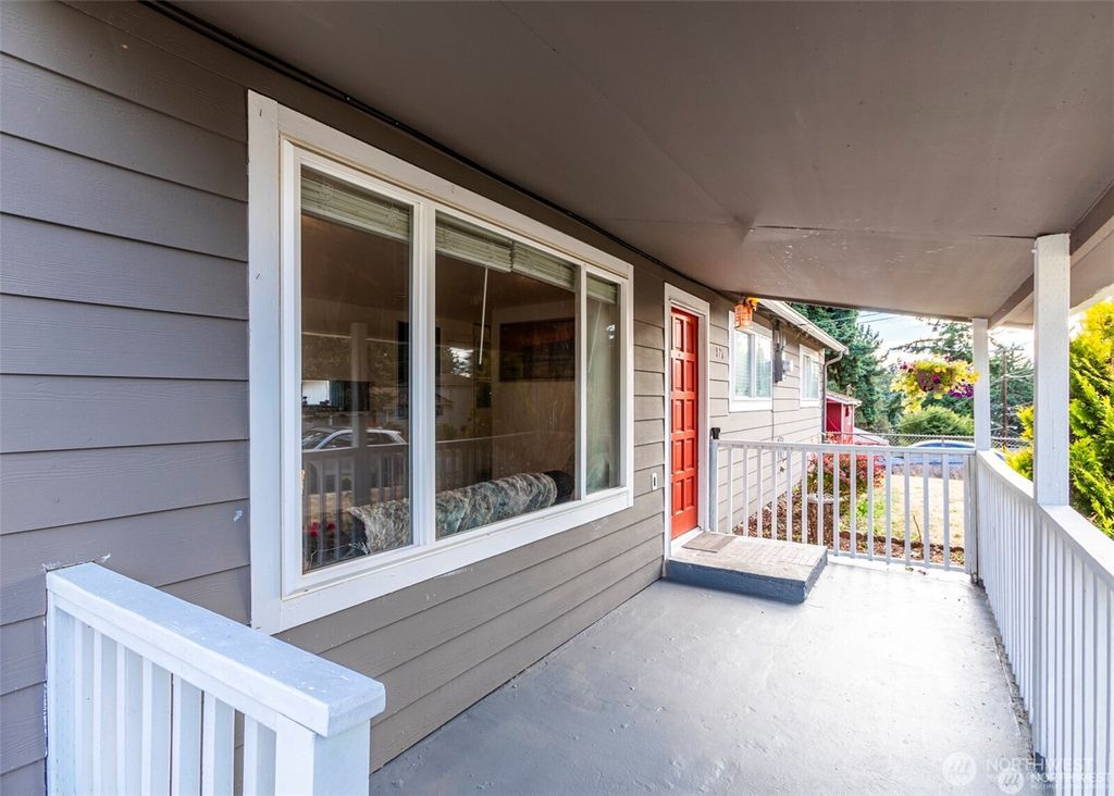Photo of 827 SW 306th Street, Federal Way, WA 98023 (MLS # 2347747)