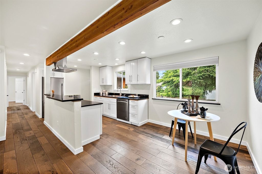 Photo of 33475 38th Avenue SW, Federal Way, WA 98023 (MLS # 2378828)