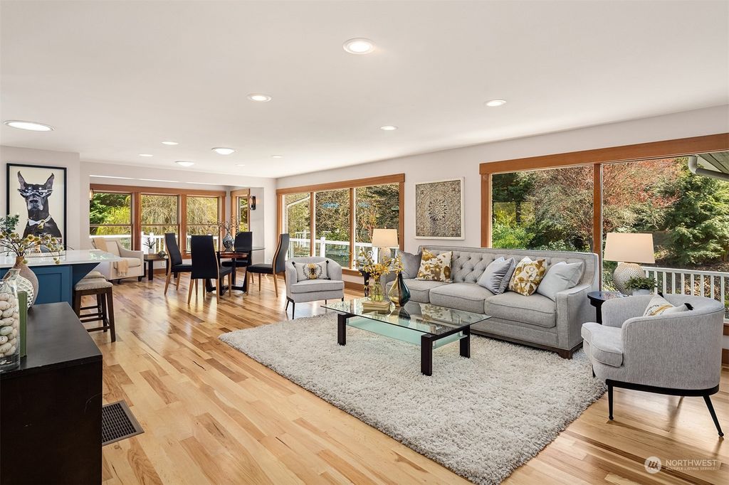 Photo of 165 SW Gibson Lane, Issaquah, WA 98027 (MLS # 2057682)