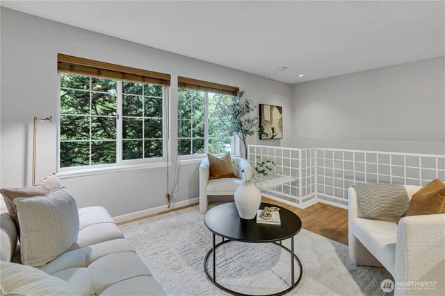 952 N 35th Street 102 #102, Seattle
