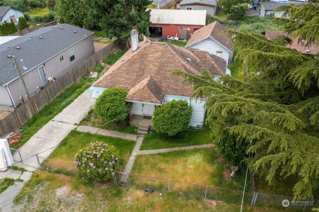 Photo of 10015 9th Avenue SW, Seattle, WA 98146 (MLS # 2075779)
