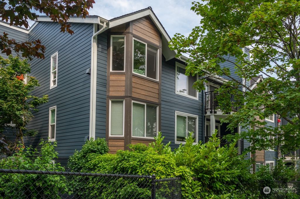 Photo of 150 NE 95th Street #405, Seattle, WA 98115 (MLS # 2266004)