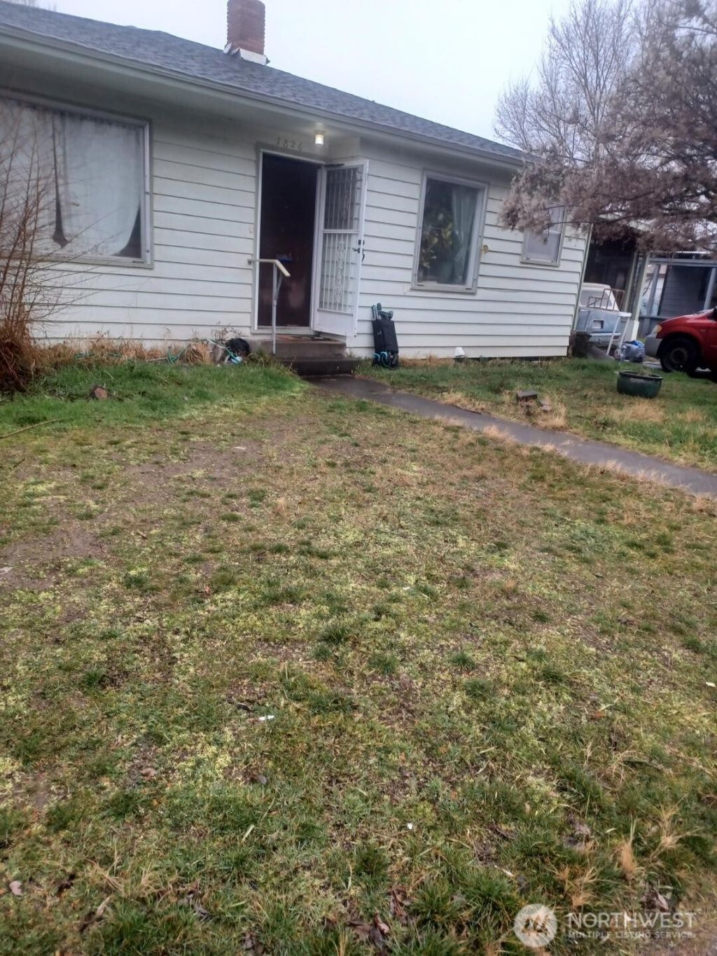 Photo of 1826 W Lakeside Dr, Moses Lake, WA 98837 (MLS # 2483201)