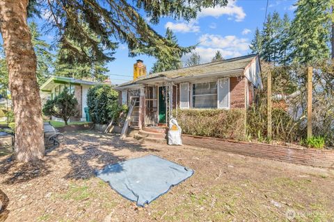 Photo of 14022 Roslyn Place N, Seattle, WA 98133 (MLS # 2500972)