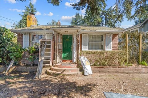 Photo of 14022 Roslyn Place N, Seattle, WA 98133 (MLS # 2500972)