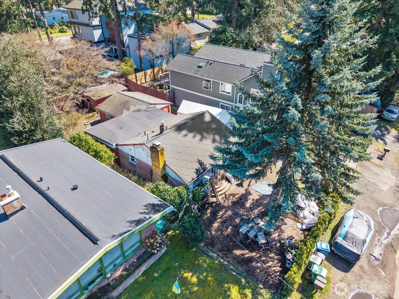 14022 Roslyn Place N