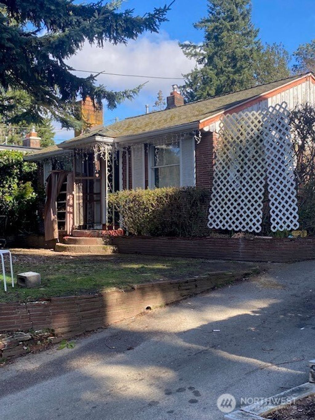 Photo of 14022 Roslyn Place N, Seattle, WA 98133 (MLS # 2500972)