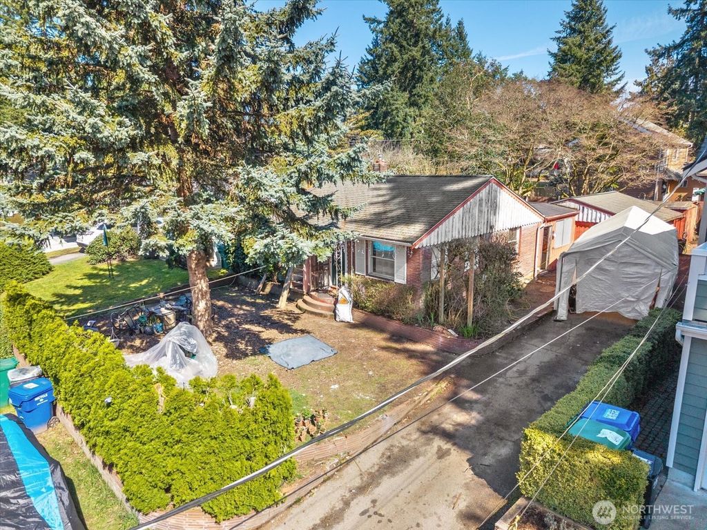 Photo of 14022 Roslyn Place N, Seattle, WA 98133 (MLS # 2500972)