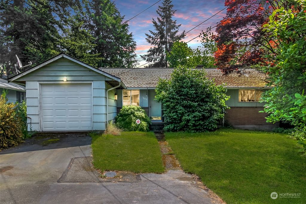 Photo of 16650 15 Avenue SW, Burien, WA 98166 (MLS # 2242802)