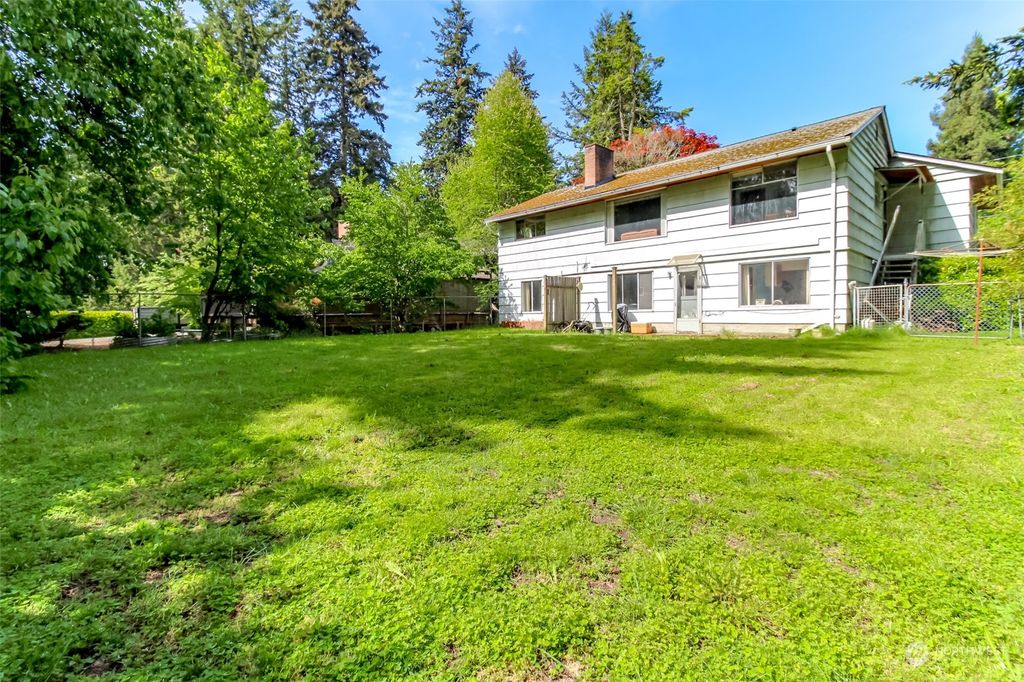 Photo of 16650 15 Avenue SW, Burien, WA 98166 (MLS # 2242802)