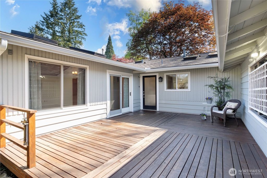 Photo of 604 128 Avenue SE, Bellevue, WA 98005 (MLS # 2466325)